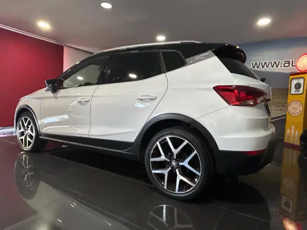 SEAT Arona 2020 - 14000 EUR, 152238 km - AUTO.MOTO.pt - 152238km - foto 5 de 22