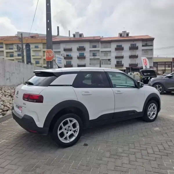 Citroën C4 Cactus 2019 - 10750 EUR, 87750 km - AUTO.MOTO.pt - 87750km - foto 9 de 18