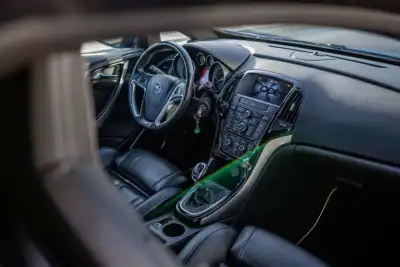 Opel Astra GTC 2013 - 23500 EUR, 109000 km - AUTO.MOTO.pt - 109000km - foto 28 de 47