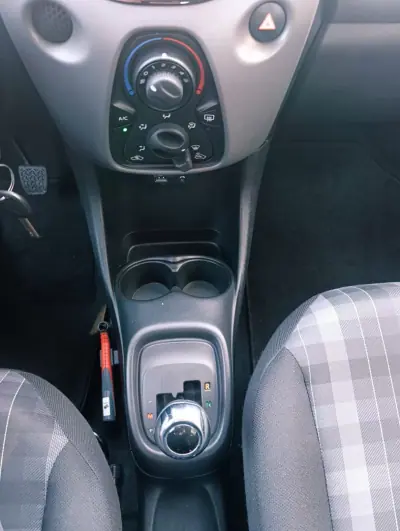 Peugeot 108 2019 - 10900 EUR, 69649 km - AUTO.MOTO.pt - 69649km - foto 11 de 15