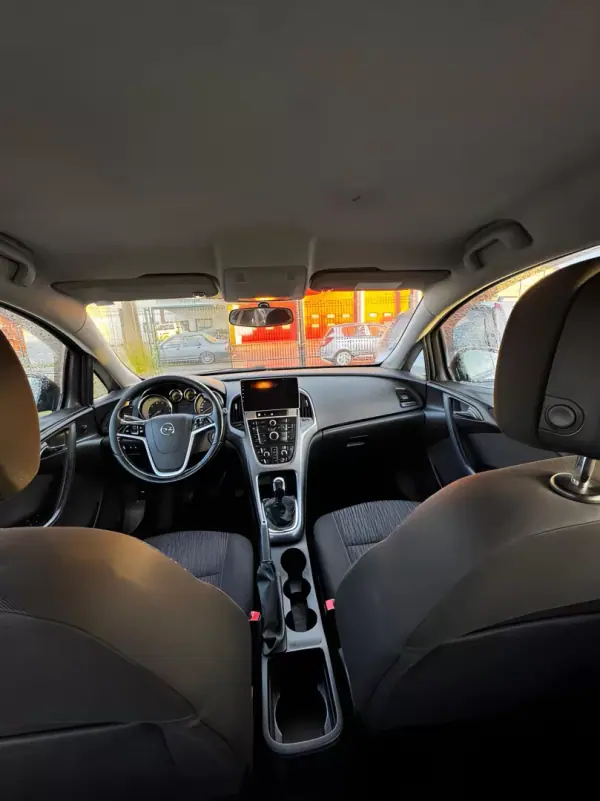 Opel Astra 2015 - 6250 EUR, 250000 km - AUTO.MOTO.pt - 250000km - foto 7 de 8