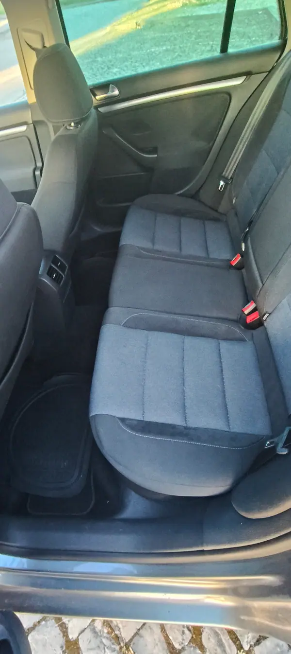 Volkswagen Golf Variant 2011 - 8000 EUR, 237000 km - AUTO.MOTO.pt - 237000km - foto 8 de 15