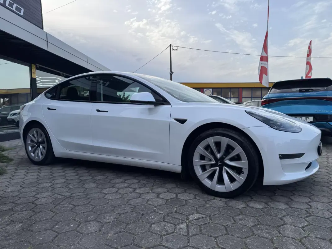 Tesla Model 3 2021 - 28900 EUR, 73000 km - AUTO.MOTO.pt - 73000km - foto 5 de 32