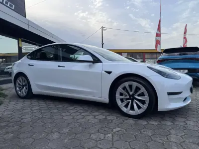 Tesla Model 3 2021 - 28900 EUR, 73000 km - AUTO.MOTO.pt - 73000km - foto 5 de 32