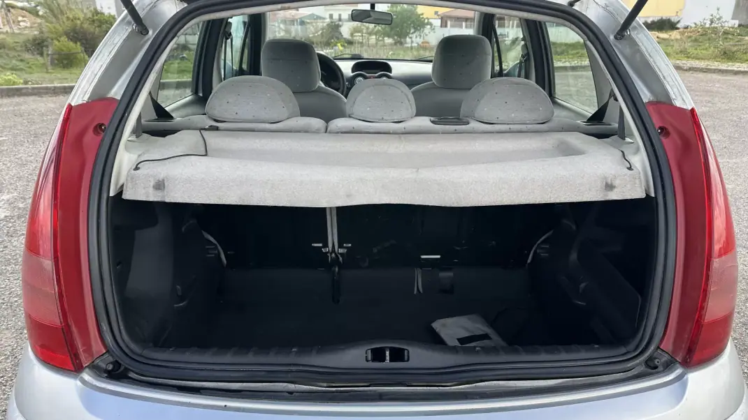 Citroën C3 2004 - 2500 EUR, 315000 km - AUTO.MOTO.pt - 315000km - foto 11 de 14