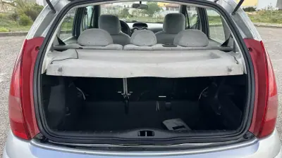 Citroën C3 2004 - 2500 EUR, 315000 km - AUTO.MOTO.pt - 315000km - foto 11 de 14