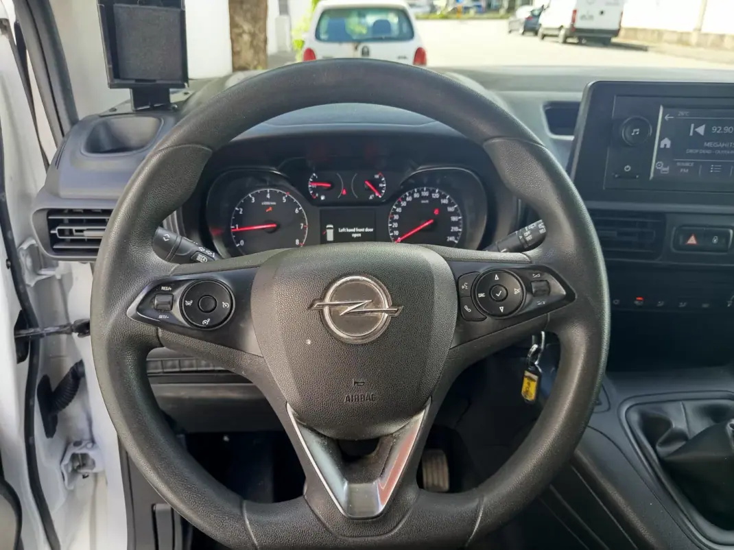 Opel Combo 2021 - 13500 EUR, 82000 km - AUTO.MOTO.pt - 82000km - foto 18 de 20