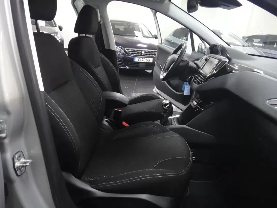 Peugeot 208 2018 - 9900 EUR, 84000 km - 84000km - foto 20 de 26