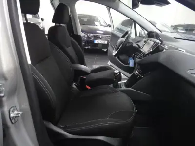 Peugeot 208 2018 - 9900 EUR, 84000 km - 84000km - foto 20 de 26