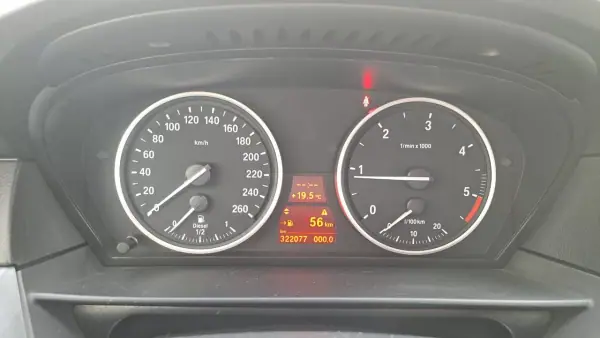 BMW 520 2008 - 7980 EUR, 322077 km - AUTO.MOTO.pt - 322077km - foto 35 de 41
