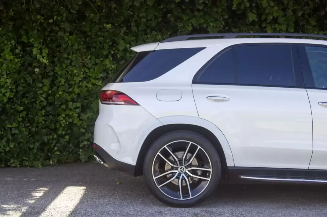 Mercedes-Benz GLE 300 2019 - 56900 EUR, 100700 km - AUTO.MOTO.pt - 100700km - foto 4 de 21