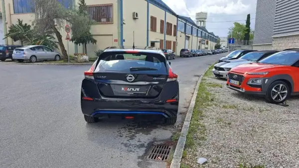 Nissan Leaf 2018 - 12890 EUR, 62000 km - AUTO.MOTO.pt - 62000km - foto 20 de 45