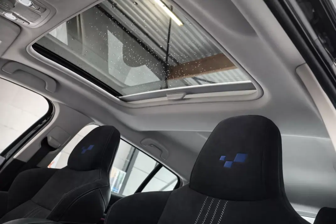 Renault Mégane 2018 - 15900 EUR, 173244 km - AUTO.MOTO.pt - 173244km - foto 8 de 9