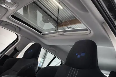 Renault Mégane 2018 - 15900 EUR, 173244 km - AUTO.MOTO.pt - 173244km - foto 8 de 9