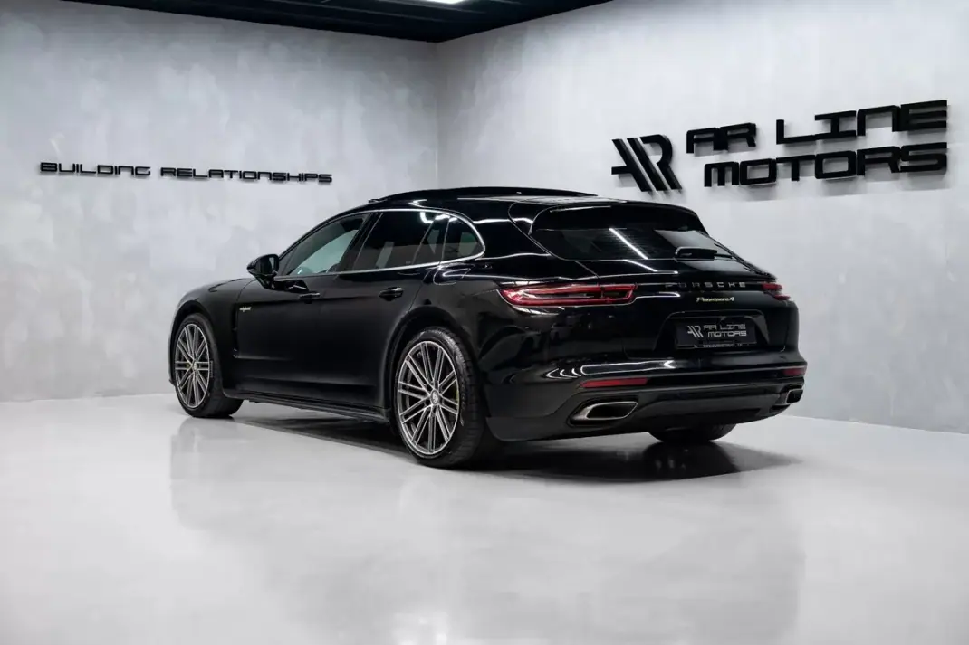 Porsche Panamera Sport Turismo 2020 - 63950 EUR, 111000 km - AUTO.MOTO.pt - 111000km - foto 9 de 53