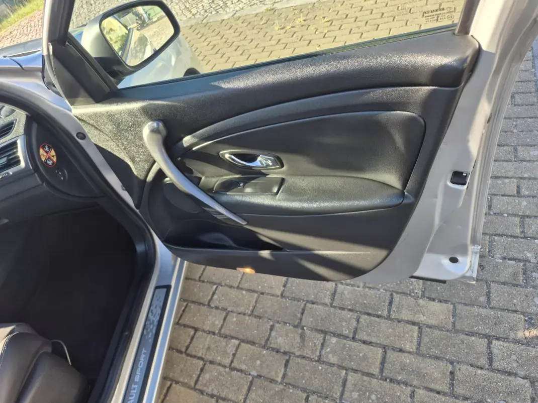 Renault Mégane Sport Tourer 2013 - 7990 EUR, 194177 km - 194177km - foto 23 de 26