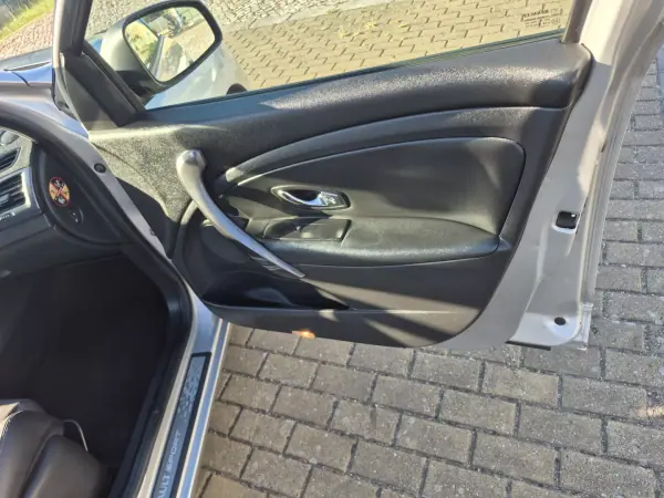 Renault Mégane Sport Tourer 2013 - 7990 EUR, 194177 km - AUTO.MOTO.pt - 194177km - foto 23 de 26