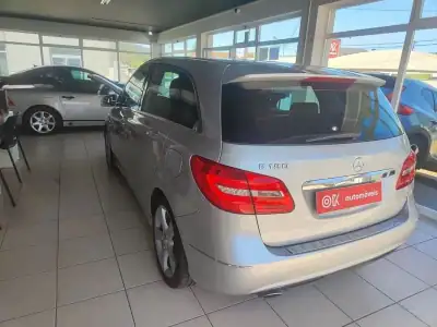 Mercedes-Benz B 180 2012 - 10990 EUR, 221000 km - AUTO.MOTO.pt - 221000km - foto 7 de 35