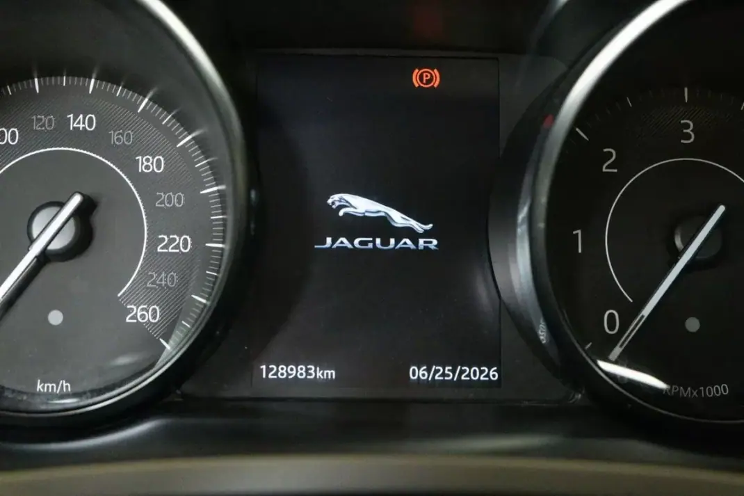Jaguar E-Pace 2018 - 23900 EUR, 128980 km - 128980km - foto 29 de 29