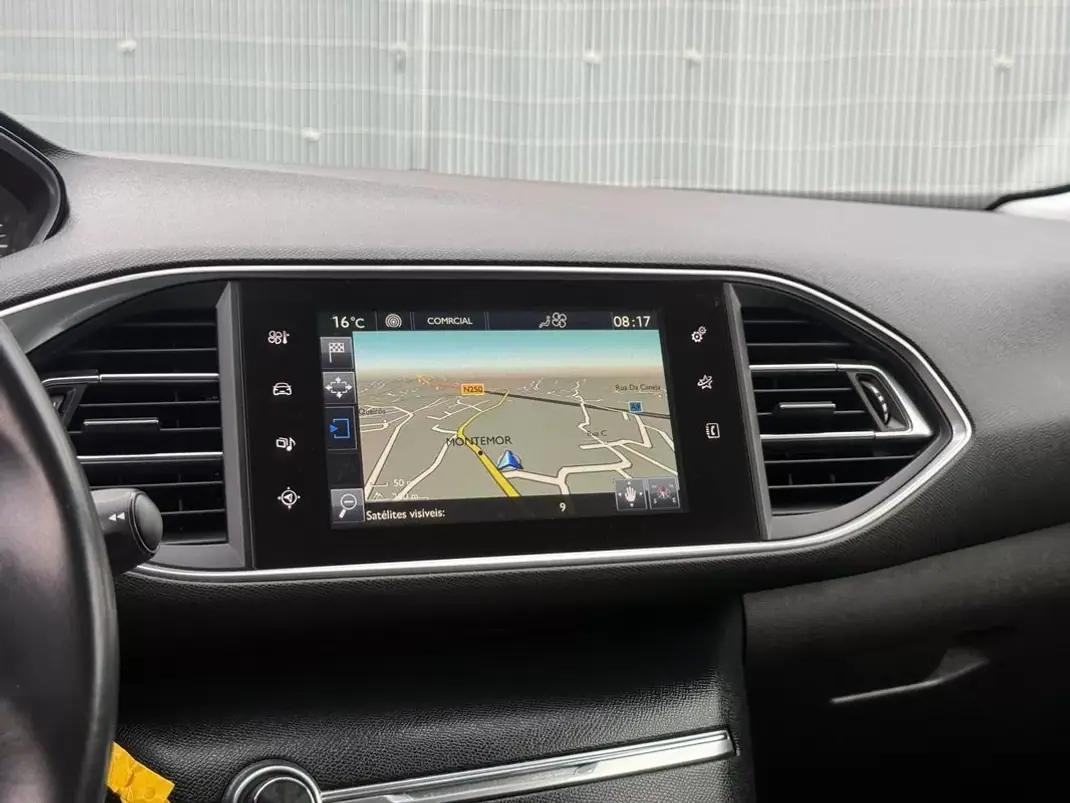 Peugeot 308 SW 2014 - 8950 EUR, 160000 km - AUTO.MOTO.pt - 160000km - foto 10 de 25