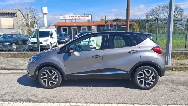 Renault Captur 2016 - 14500 EUR, 145213 km - 145213km - foto 3 de 11