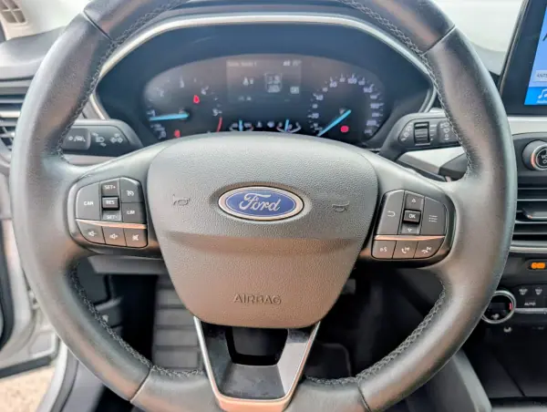 Ford Focus SW 2019 - 8900 EUR, 205714 km - AUTO.MOTO.pt - 205714km - foto 16 de 22