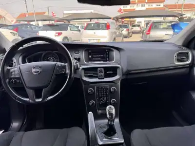 Volvo V40 Cross Country 2014 - 12750 EUR, 189500 km - AUTO.MOTO.pt - 189500km - foto 14 de 15