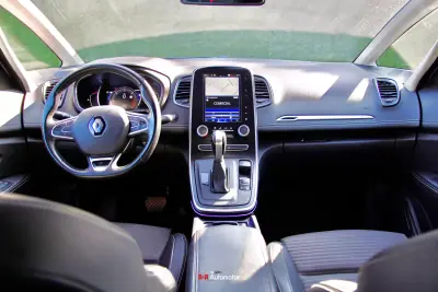 Renault Scénic 2017 - 15750 EUR, 97000 km - AUTO.MOTO.pt - 97000km - foto 29 de 31