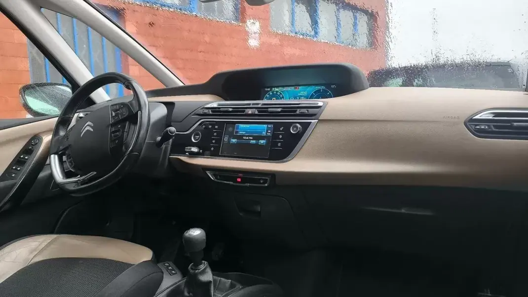 Citroën C4 Grand Picasso 2015 - 10900 EUR, 175000 km - AUTO.MOTO.pt - 175000km - foto 15 de 17