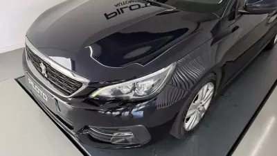 Peugeot 308 2019 - 15990 EUR, 117723 km - AUTO.MOTO.pt - 117723km - foto 2 de 23