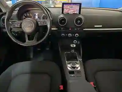 Audi A3 Sportback 2019 - 16450 EUR, 174000 km - AUTO.MOTO.pt - 174000km - foto 12 de 25