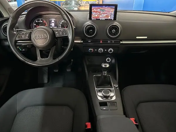 Audi A3 Sportback 2019 - 16450 EUR, 174000 km - AUTO.MOTO.pt - 174000km - foto 12 de 25
