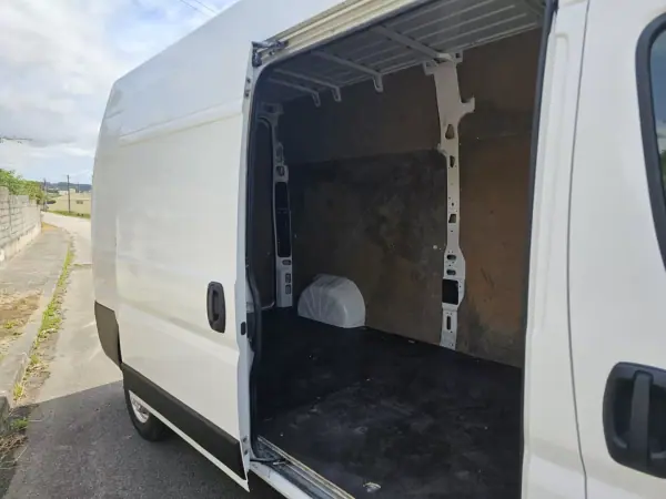 Peugeot BOXER 2.0 BlueHDi 435 L4H2 Premium 2020 - 20350 EUR, 126369 km - AUTO.MOTO.pt - 126369km - foto 14 de 40