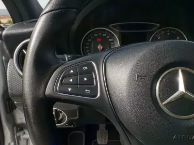 Mercedes-Benz A 180 2017 - 15990 EUR, 155000 km - AUTO.MOTO.pt - 155000km - foto 18 de 34