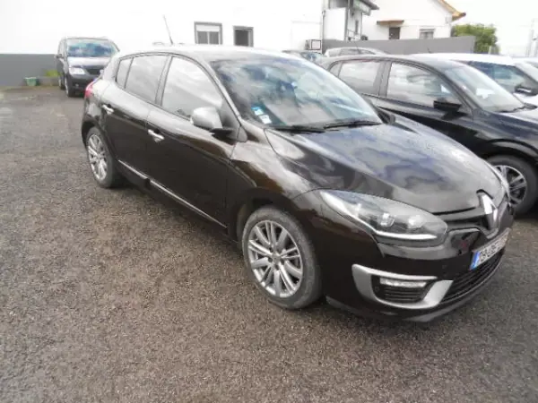 Renault Mégane 2013 - 9750 EUR, 218367 km - AUTO.MOTO.pt - 218367km - foto 2 de 17