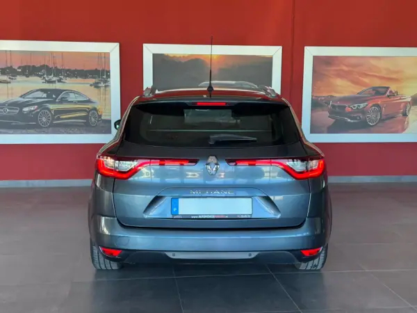 Renault Mégane 2017 - 11990 EUR, 180552 km - AUTO.MOTO.pt - 180552km - foto 8 de 18