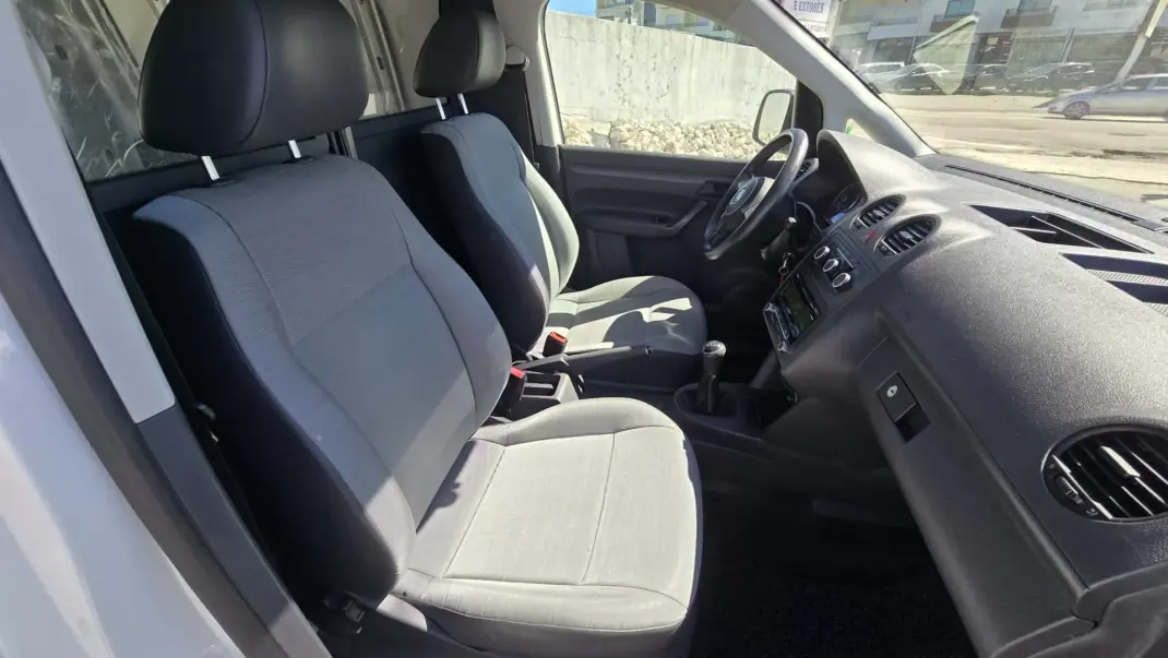 VW Caddy 1.6TDI 2015 - 9990 EUR, 208841 km - AUTO.MOTO.pt - 208841km - foto 10 de 16