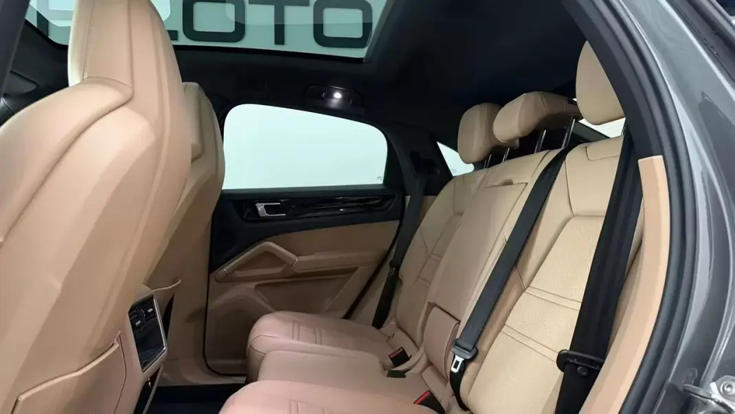 Porsche Cayenne Coupé 2019 - 69990 EUR, 59352 km - 59352km - foto 26 de 32