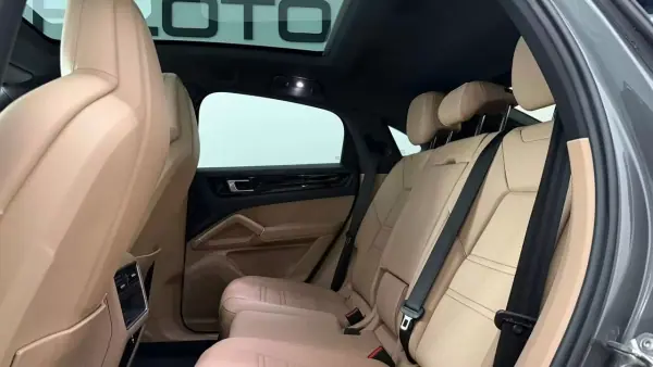 Porsche Cayenne Coupé 2019 - 77990 EUR, 59352 km - AUTO.MOTO.pt - 59352km - foto 26 de 32
