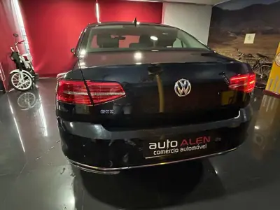 Volkswagen Passat 2017 - 18990 EUR, 134000 km - AUTO.MOTO.pt - 134000km - foto 6 de 17