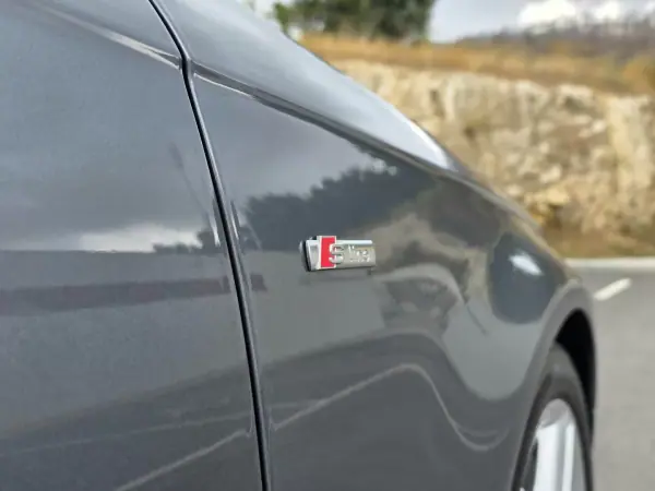 Audi A4 Avant 2014 - 15490 EUR, 202000 km - AUTO.MOTO.pt - 202000km - foto 17 de 18