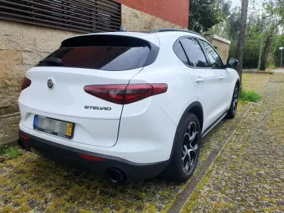 Alfa Romeo Stelvio 2020 - 29980 EUR, 47900 km - AUTO.MOTO.pt - 47900km - foto 11 de 28
