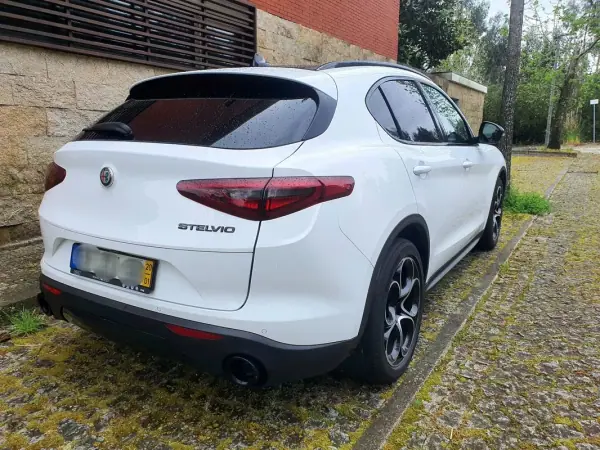 Alfa Romeo Stelvio 2020 - 29980 EUR, 47900 km - AUTO.MOTO.pt - 47900km - foto 11 de 28