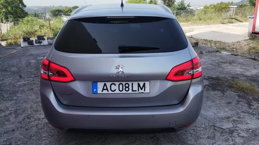 Peugeot 308 SW 2020 - 11950 EUR, 110000 km - AUTO.MOTO.pt - 110000km - foto 6 de 39