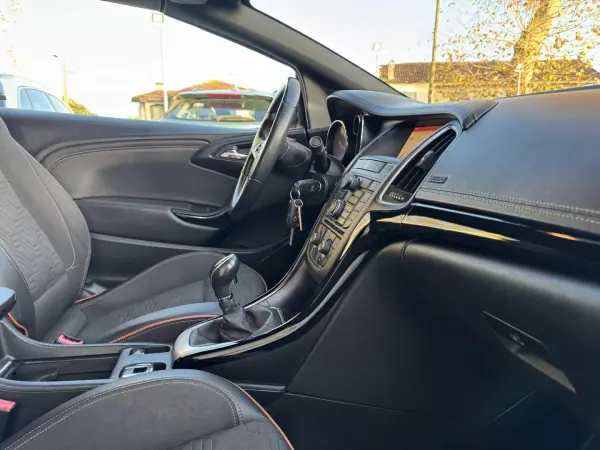 Opel Cascada 2018 - 16900 EUR, 128000 km - AUTO.MOTO.pt - 128000km - foto 41 de 43