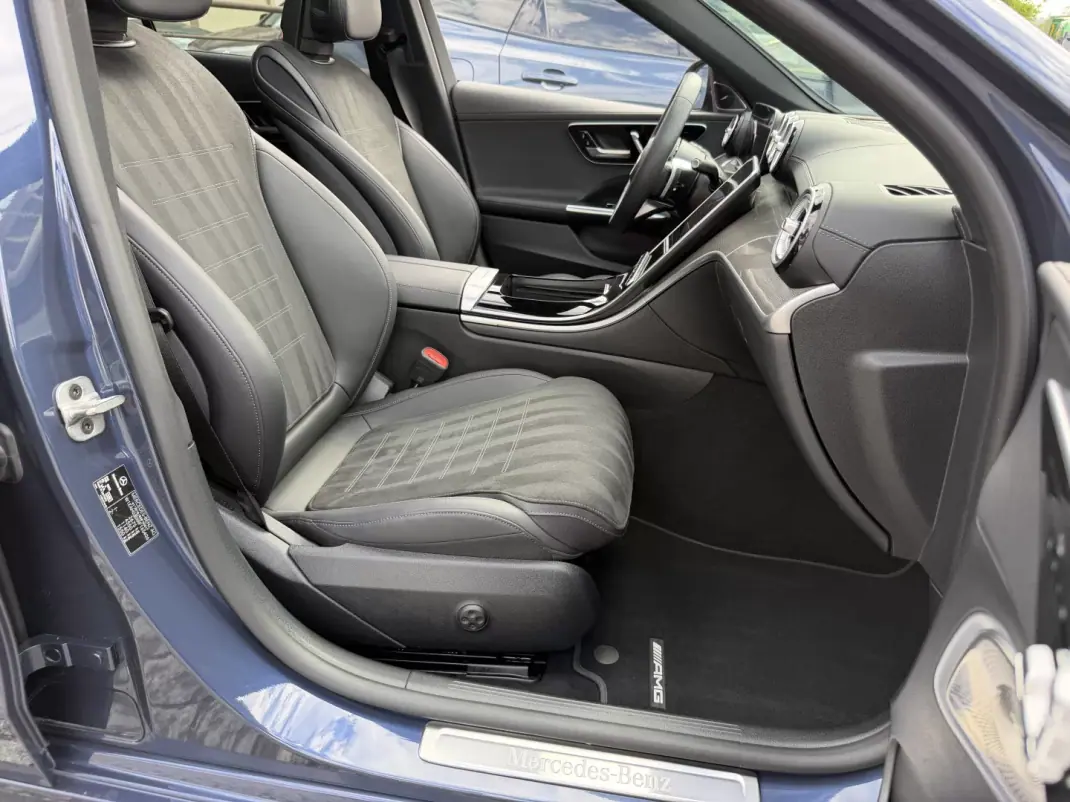 Mercedes-Benz C 300e 2024 - 51500 EUR, 26210 km - AUTO.MOTO.pt - 26210km - foto 10 de 22