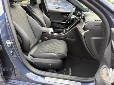 Mercedes-Benz C 300e 2024 - 51500 EUR, 26210 km - AUTO.MOTO.pt - 26210km - foto 10 de 22