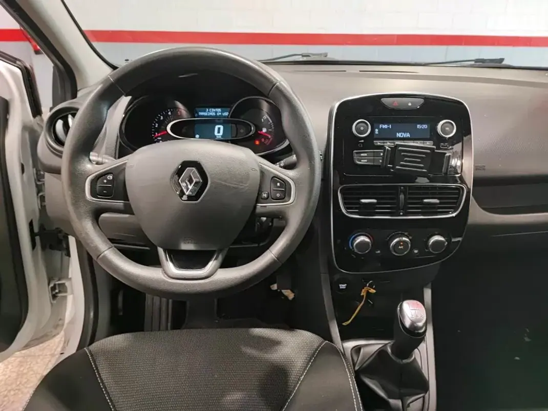Renault Clio 2016 - 9999 EUR, 108121 km - AUTO.MOTO.pt - 108121km - foto 5 de 8
