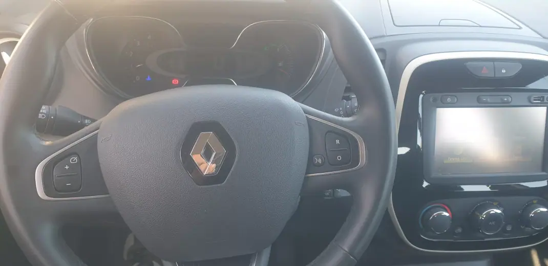 Renault Captur 2019 - 14950 EUR, 107000 km - AUTO.MOTO.pt - 107000km - foto 8 de 11