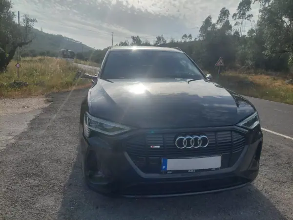 Audi e-tron Sportback 2021 - 35300 EUR, 123480 km - AUTO.MOTO.pt - 123480km - foto 3 de 15